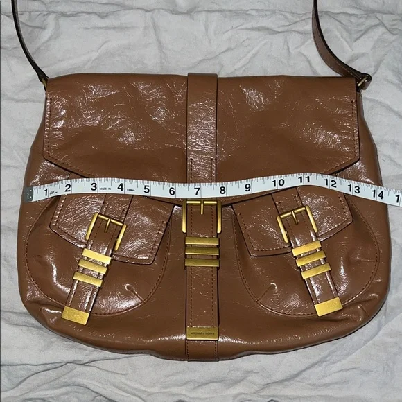 Michael Kors Darrington Large Crackle Brown Leather Crossbody - Picture 3 of 16